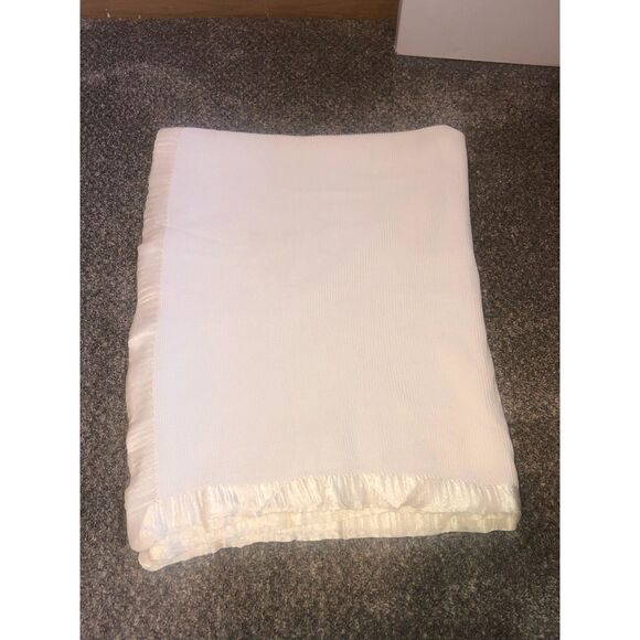 Vintage Baby Gordon All Season Thermal Blanket Cream with Satin Trim - Picture 11 of 13